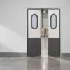 Жесткая маятниковая распашная дверь двустворчатая из сэндвич панелей 230*140